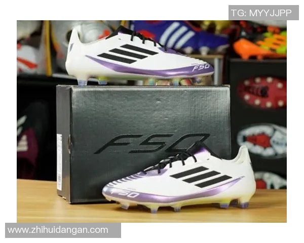 全新足球购买平台上线让你轻松获取心仪球鞋与装备